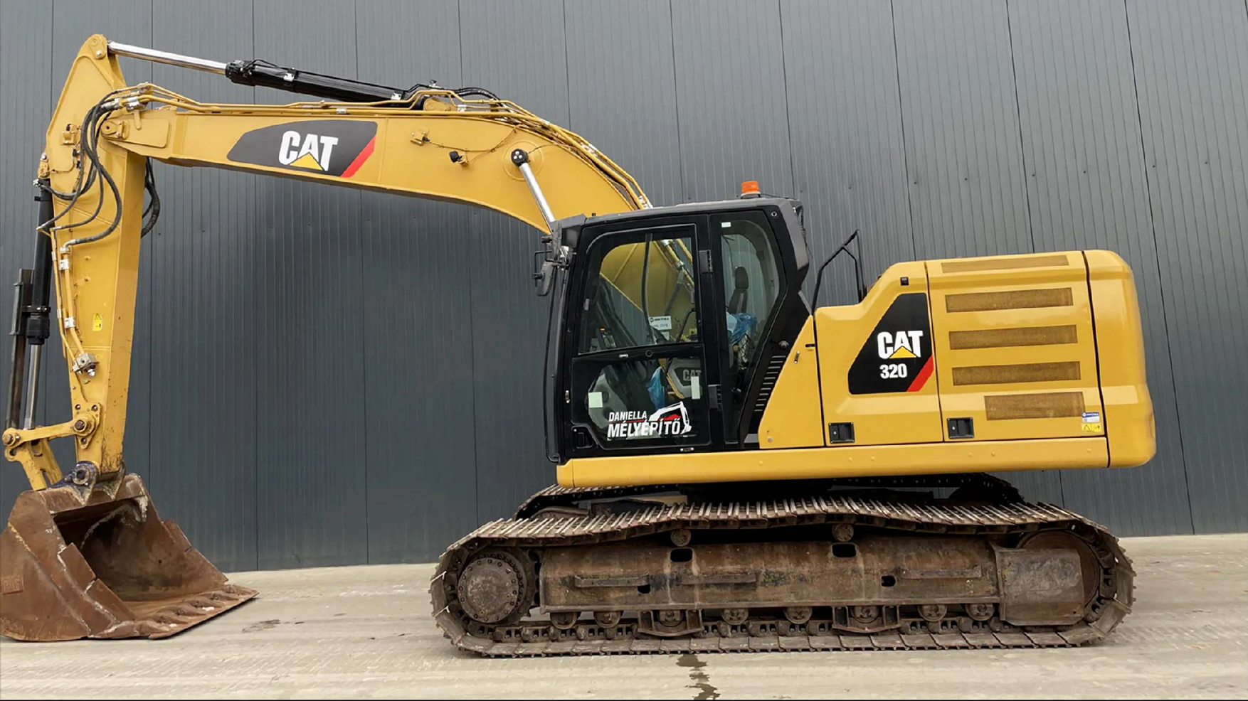 CAT 320 Crawler Excavator